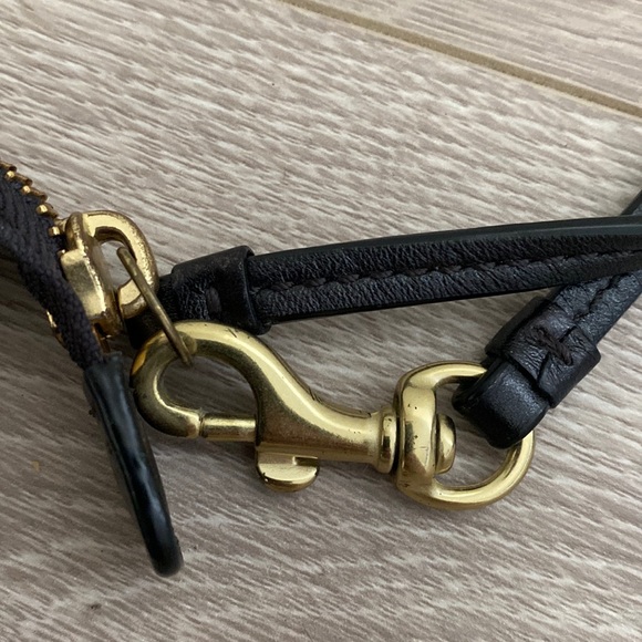 Coach wristlet - Picture 6 of 7